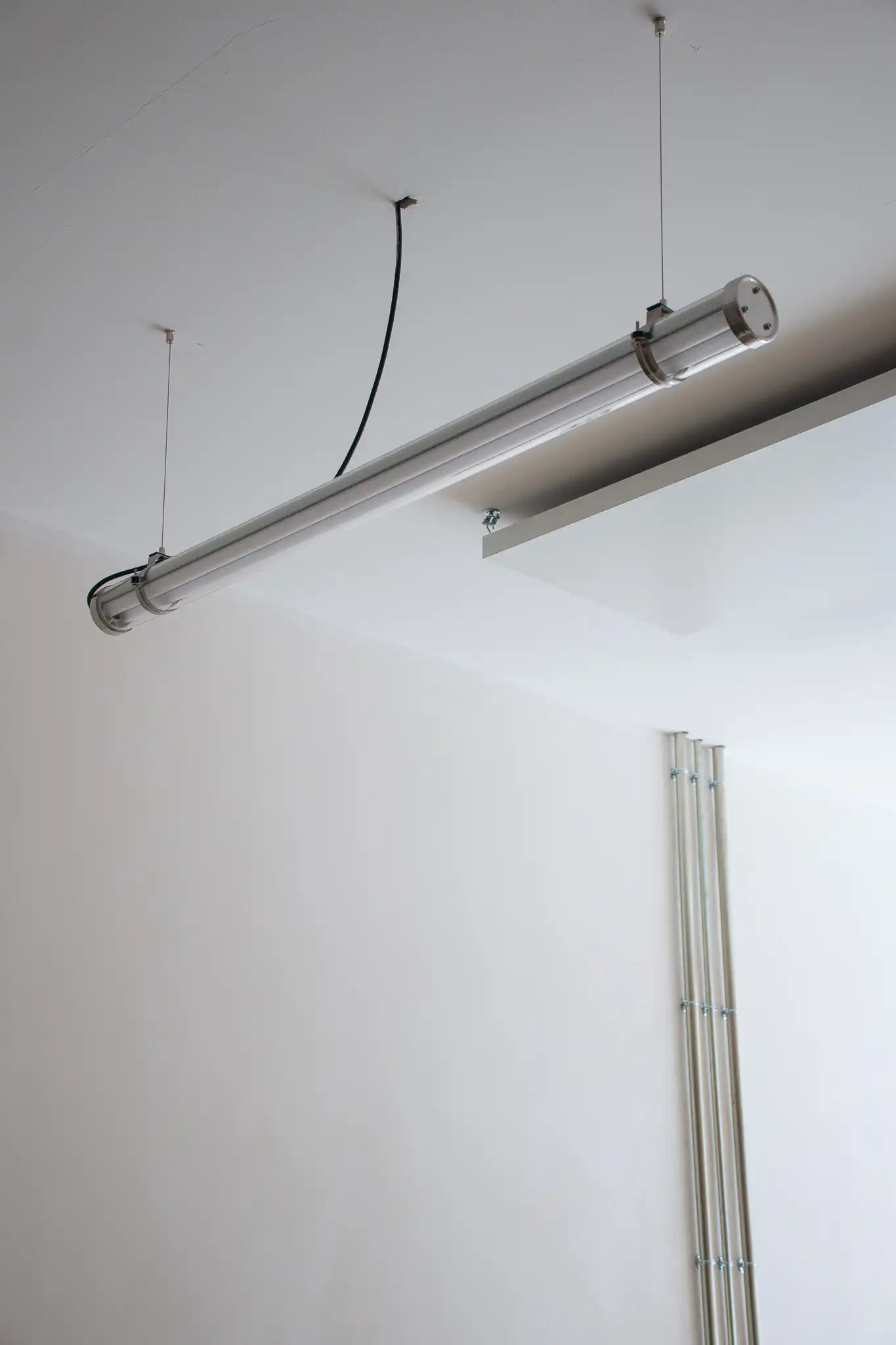 détail du calepinage du faux-plafond de l'agence asné architecture à Bordeaux